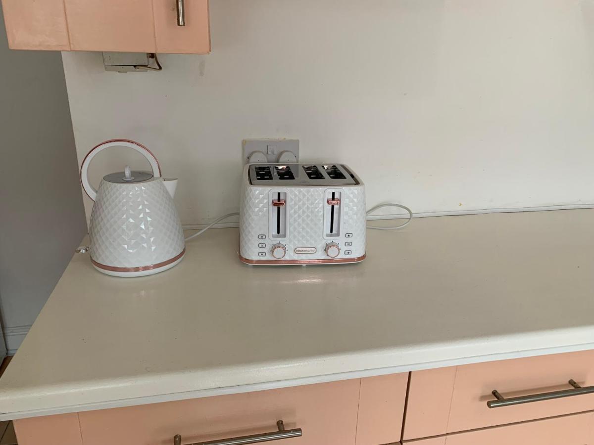 Starlight Self Service Accommodation Лий Екстериор снимка